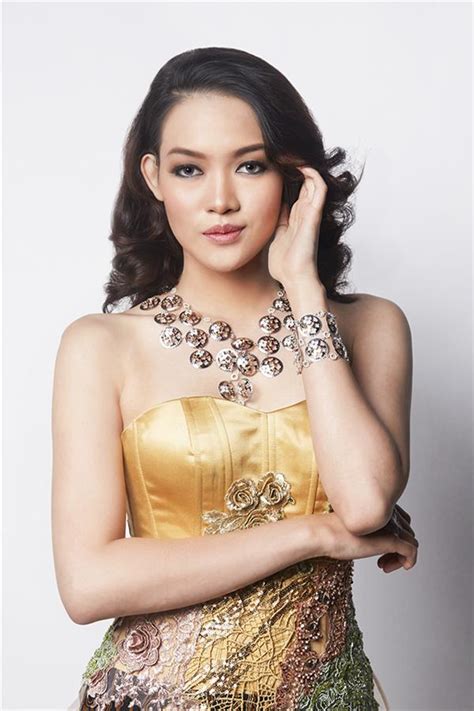 Riska Edith Suzani Puteri Indonesia 2015 Contestant