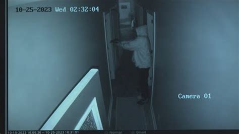 Video Shows Gunman Break Into A Home And Shooting Into A Bedroom Caught On Camera Youtube