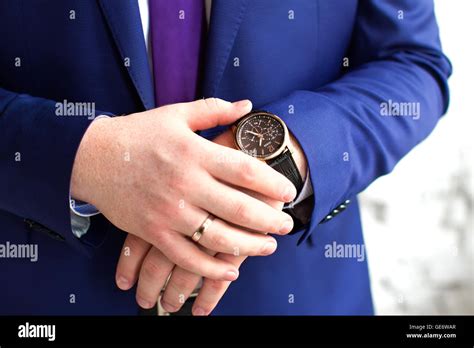 Clock Fingers Hi Res Stock Photography And Images Alamy