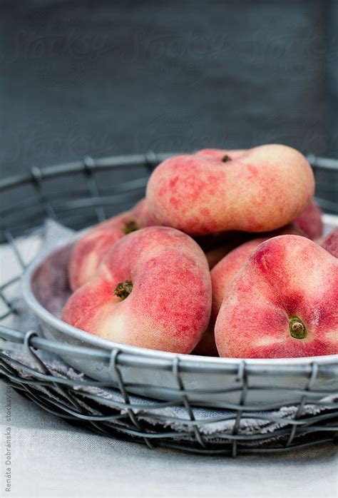 Fresh Saturn Peaches By Renáta Dobránska Delicious Fruit Flat