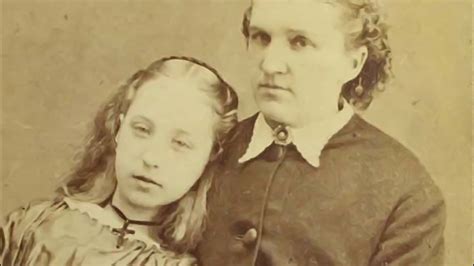 Having been inflicted or having occurred after death. ERA VITORIANA E AS FOTOS POST MORTEM - YouTube