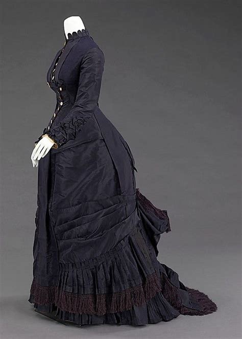Elegant Black Long Sleeve Victorian Steampunk Bustle Gown1877 Victn