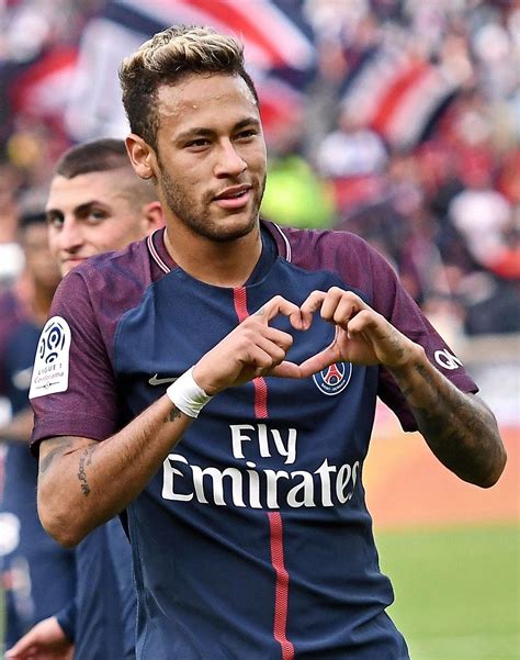 Neymar makes his first appearance for psg and every touch he took was booed by psg fans. neymarchive : Photo #futbolneymar | Neymar jr, Neymar psg ...