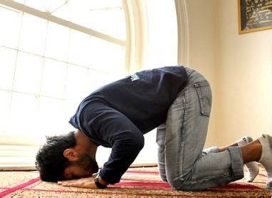 Dan nanti kalau sudah ditempat yang bisa melakukan sujud syukur, maka lakukan sujudnya. Bacaan Sujud Syukur Dan Tata Cara Melakukan Sujud Syukur ...