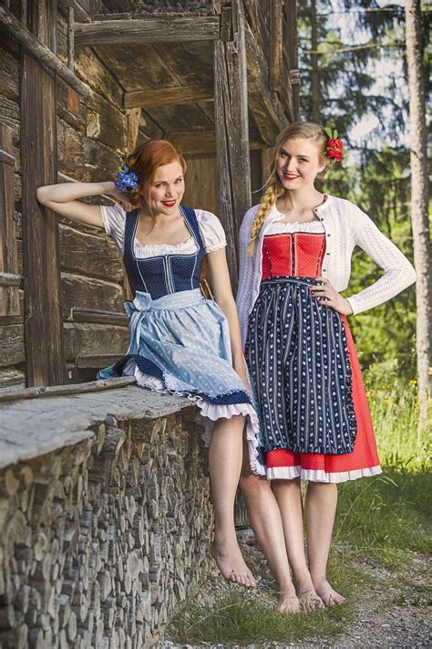 ein zauberhaftes dirndl für jedes fräulein ein interview mit designerin julia trentini