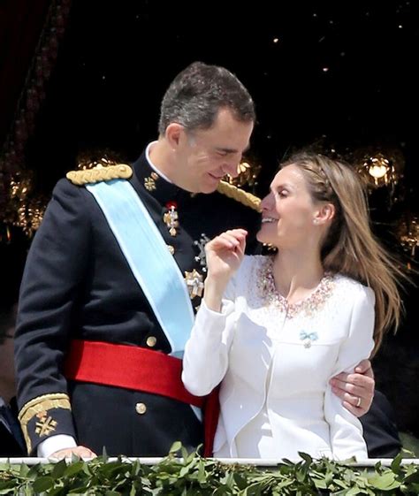 El Rey Felipe Vi Sorprende Con Romántico Gesto Con Dedicatoria A Letizia