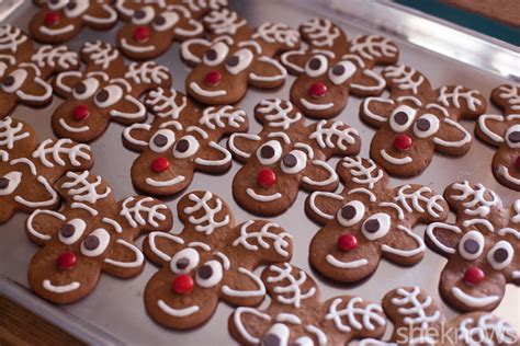 About upside down gingerbread reindeers!! Gingerbread reindeer cookies are a cute new take on a ...