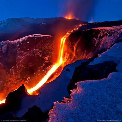The Eyjafjallajkull Volcano In Active Iceland Volcano Wallpaper