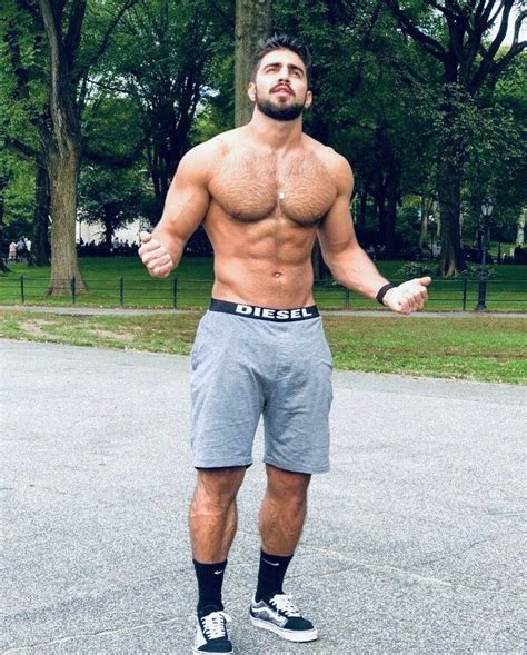 chest and leg buddy 💪🏼 hairy hunks hairy men muscles bart awesome beards hommes sexy