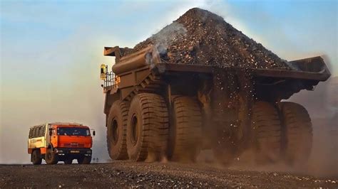 Worlds Largest Truck In Action Extreme Mining Dump Truck Belaz 75710