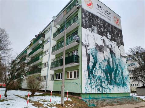Akt wandalizmu przy Piłsudskiego Zniszczono dwa murale ESKA pl