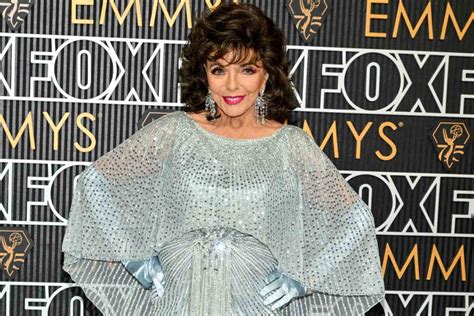 Joan Collins Pulls Off Her Signature Bold Lip At 90 Yes 90 On Emmys