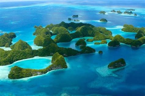 Saya cuman bisa cerita kalo tempat wisata yang namanya maldives itu sebuah negara yg isinya pantai semua. Saat Dunia Bergejolak Karena Virus Corona, 12 Negara Ini ...