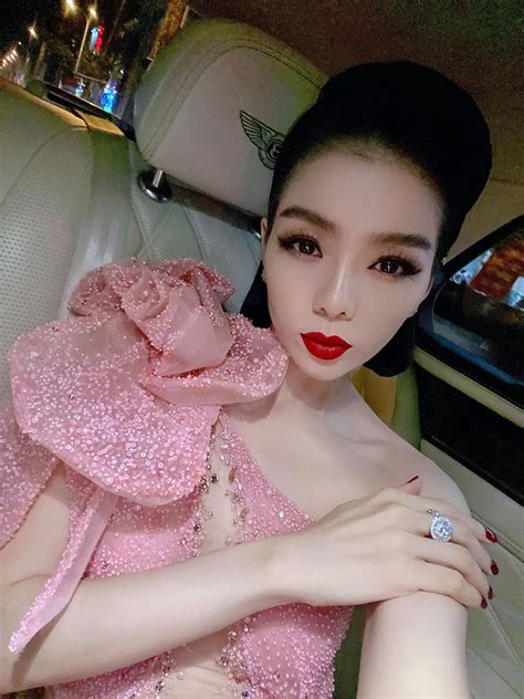 Check spelling or type a new query. Lệ Quyên và chồng cũ "kẻ trước, người sau" trên thảm đỏ CK ...