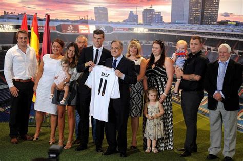 Footballer for tottenham hotspur and wales. Gareth Bale deal makes his proud mum and dad millionaires ...