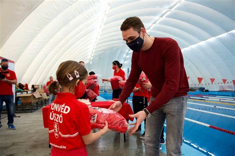 His last victories are the men's 100 m butterfly during the european championships 2021 and the men's 100. Milák Kristóf több doboznyi fürdőköntössel lepte meg a ...
