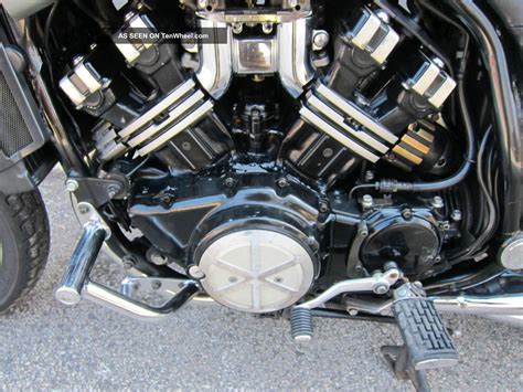 5 speed with custom exhaust on all four pipes. 1985 Yamaha V - Max V4 Engine Bike
