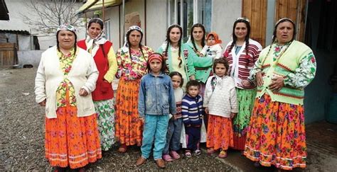 Romani People History Culture Causes Of Migration And Interesting Facts