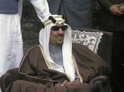 ـ فكل حرف من هاتين الكلمتين هو بداية حزب النبي صلى الله عليه وسلم في كل يوم، فحرف الفاء في قولهم (فمي) رمز لسورة الفاتحة السلام عليكم ورحمة الله وبركاته. صور قديمة لزمن جميل on Twitter: "الملك سعود بن عبدالعزيز ...