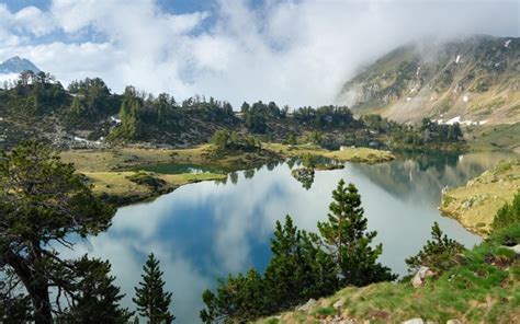 2560x1600 Nature Landscape Mountain Reflection Trees Lake Wallpaper