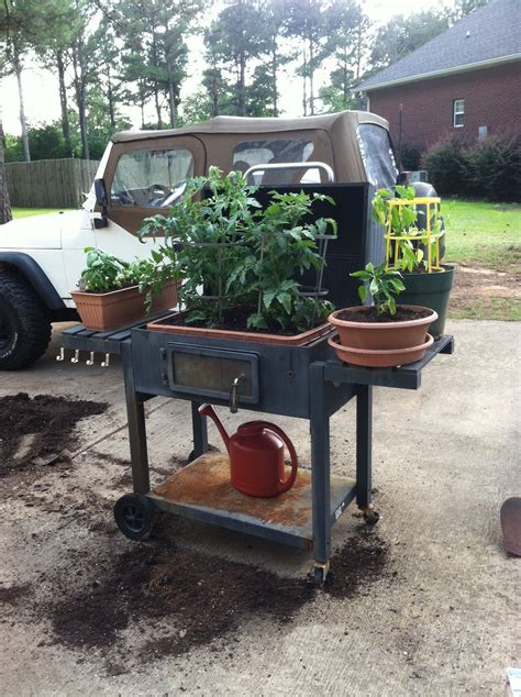 Dont Throw Away Your Old Grill Turn It Into A Cute Planter Or Mini
