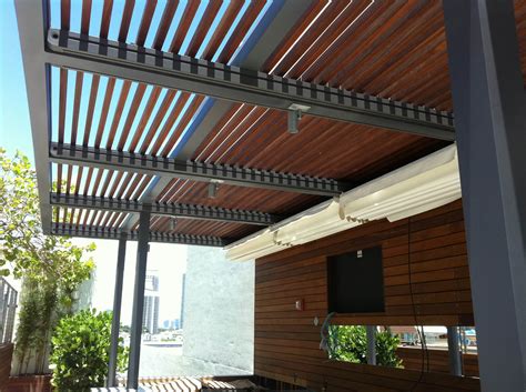 A beautiful diy pergola ideas with louver roof panel which will shade your patio gorgeously. Myles_private_pergola_retractable_roof_system2 | Shade FLA