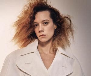 Chloe Pirrie Biography - Facts, Childhood, Family Life ... Podrás ver en que series ha participado chloe pirrie, información sobre su biografía, enlaces de interés, etc.