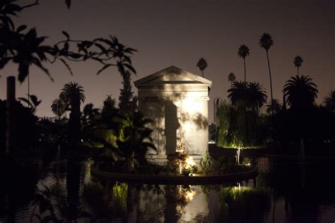 Hollywood, its limousines, its walkway of stars and and its cemetery of stars! Summer at the cemetery: Music and movies at Hollywood ...