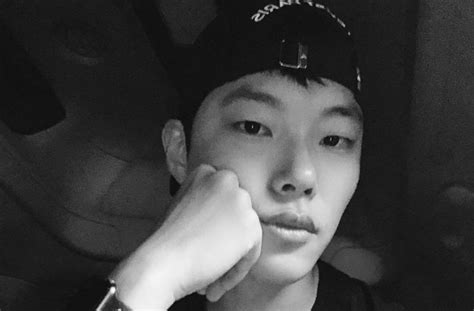trans 170912 ryu jun yeol to release a single for mixxxture project to be released on his birthday fanmeeting. Lagi Ultah, 6 Karya Laris Ryu Jun Yeol Ini Wajib Kamu ...