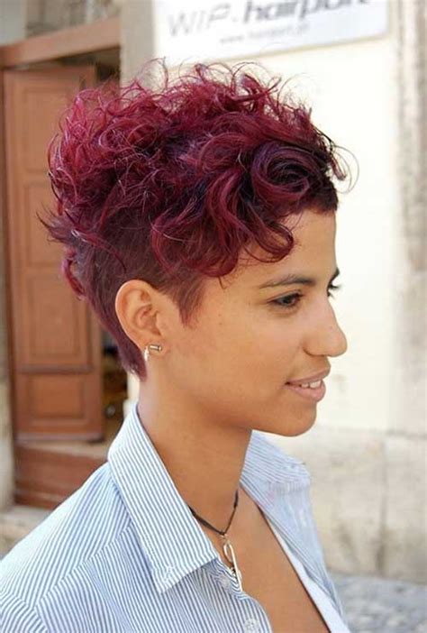 Now, thanks to celebrities like miley cyrus, the only statement you'll be making with an androgynous haircut is a fashion statement. 25 Cool Short Red Curly Hair | Short Hairstyles & Haircuts ...