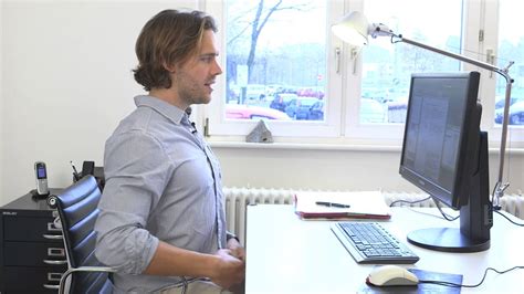 Langes sitzen ist ungesund, das ist sicher. Fit und gesund am Arbeitsplatz 1: Deine optimale ...