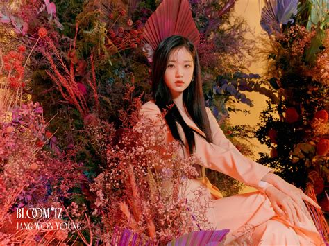 Check out my new song, thank. IZ*ONE Bloom*IZ Wonyoung Yujin Nako Teaser Photos (HD/HR ...