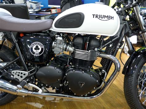 Personally, i'm not a huge fan of the looks but this special edition might offer some clues about what the next generation of thruxton r will be like. Triumph Thruxton Ace Cafe limited edition only 80 UK 500 ...