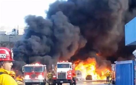 Según el dagrd el conato de incendio se presentó en un local comercial y ya fue controlado por los bomberos. Mega incendio en Tijuana alcanza los 20 metros de altura - Campeche HOY