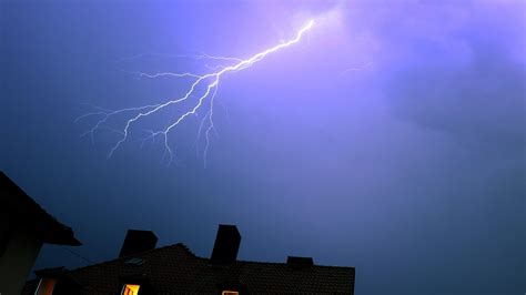 Is It Safe To Go Out In A Thunderstorm Heres How To Stay Safe During