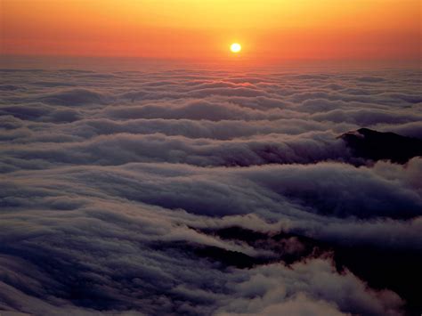 Sonnenuntergang über Den Wolken