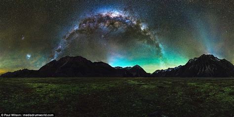 Milky Way And Stunning Aurora Australis Light Up New Zealands Sky