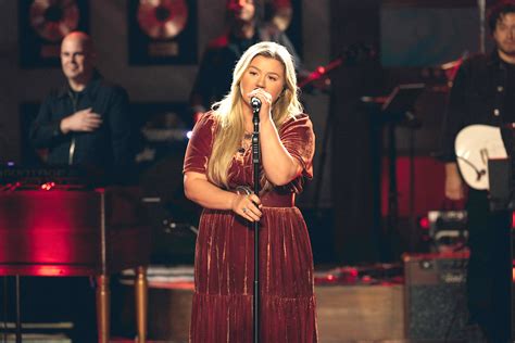 Is There A Kelly Clarkson Christmas Special In Flipboard