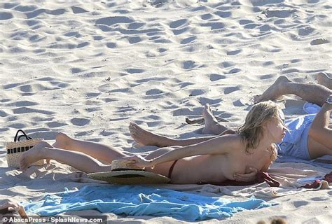 Kimberley Garner Flaunts Her Toned Abs In A Tiny Burgundy Bikini Before