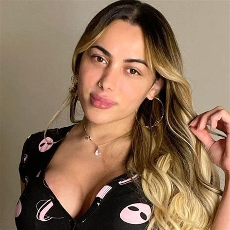 Emily Narizinho Tiktok Star Umur Ulang Tahun Bio Fakta Keluarga Kekayaan Bersih Tinggi