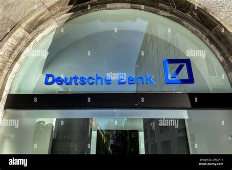 Deutsche Bank Logo High Resolution Stock Photography And Images Alamy