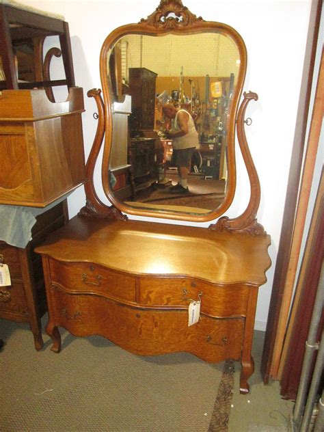 The magical talking vanity mirror set comes with its own little stool, a key to unlock things and even a hand mirror. 57238 Antique Oak Princess Vanity W/ Mirror | Antique ...