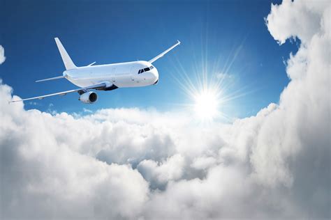 飞行在云层之上的飞机45835民航交通类图库壁纸68design