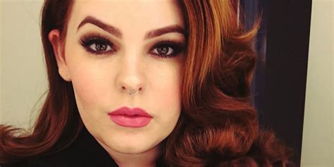 Tess Holliday Shares New Pregnancy Selfie Plus Size Model Is 8 Months