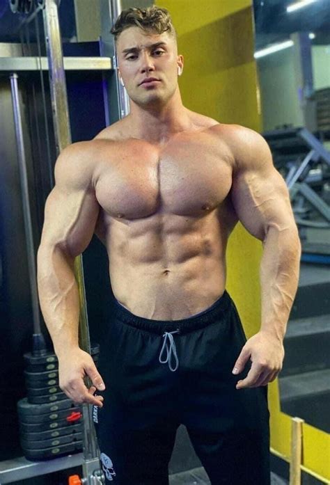 Maxx Magnum On Twitter Rt Musclesf Bulging Out Right