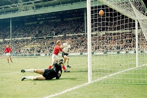 When rival fans exchanged banter rather than kicks. credits. Deutsche WM-Klassiker im Ticker: WM-Finale 1966 in Wembley: Als der Ball NICHT drin war - FOCUS ...
