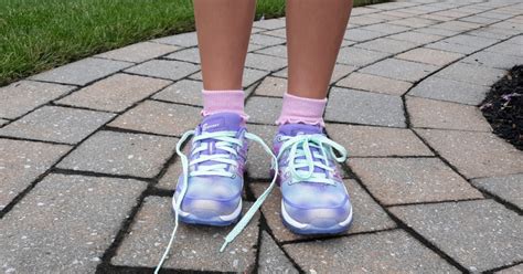 Heres How To Teach Kids To Tie Shoes Everything You Need To Know