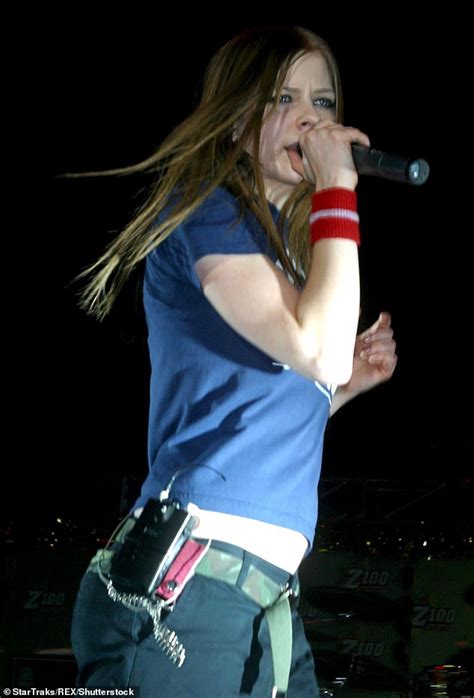 Avril Lavigne Hasnt Aged A Day During Her 18 Years In The Spotlight As