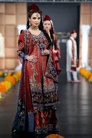 Hätte nie gedacht, dass jede stappelung einer hochzeitstorte, eine bedeutung hat. Pakistani Bride!! | Leuchtende farben, Stoffe, Farben