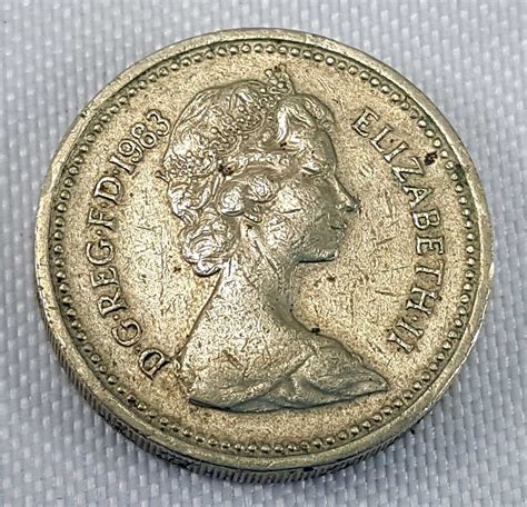 1983 Uk Great Britain One Pound Coin Elizabeth Ii Fine Circulated